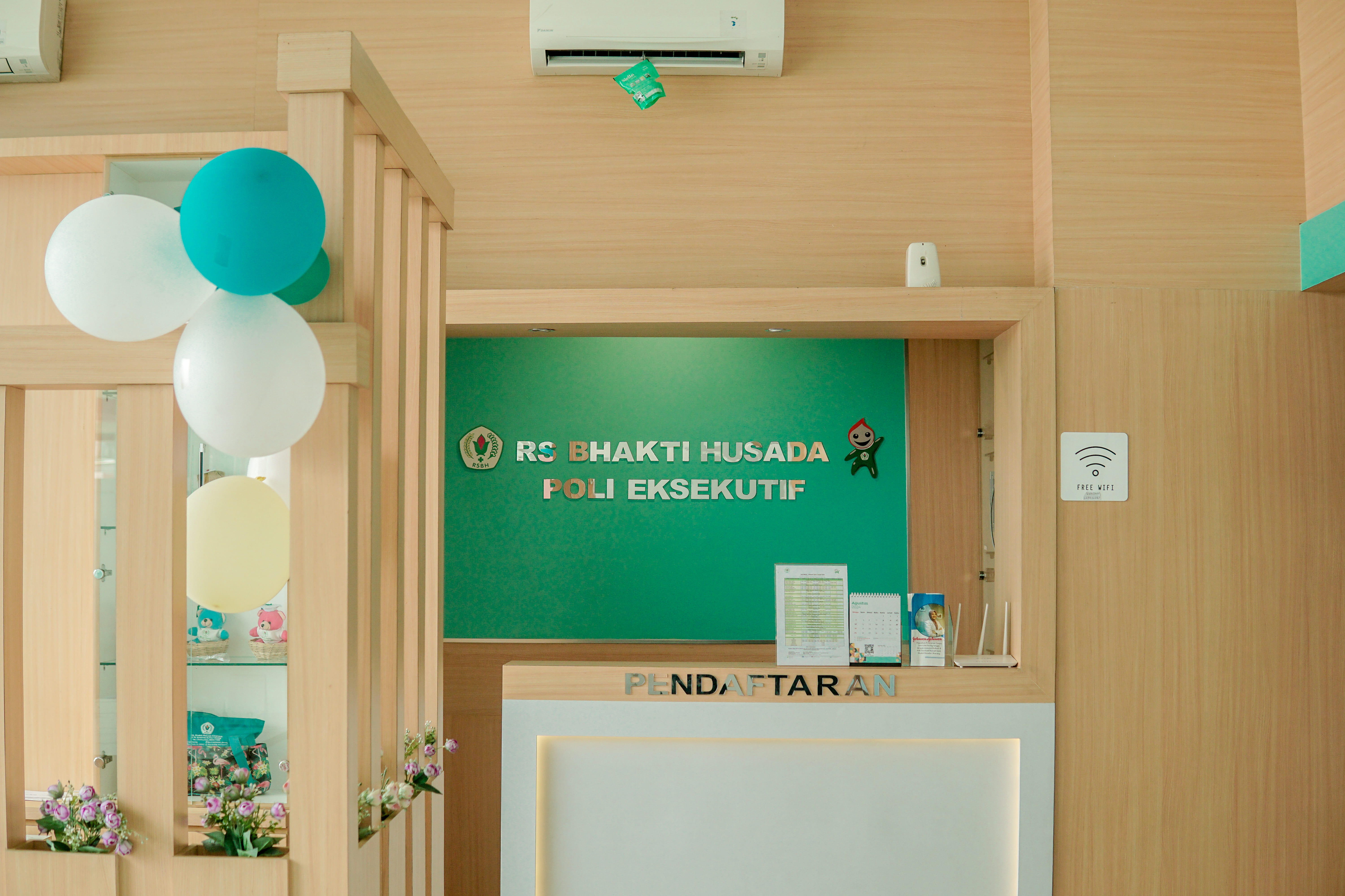 Poli Eksekutif